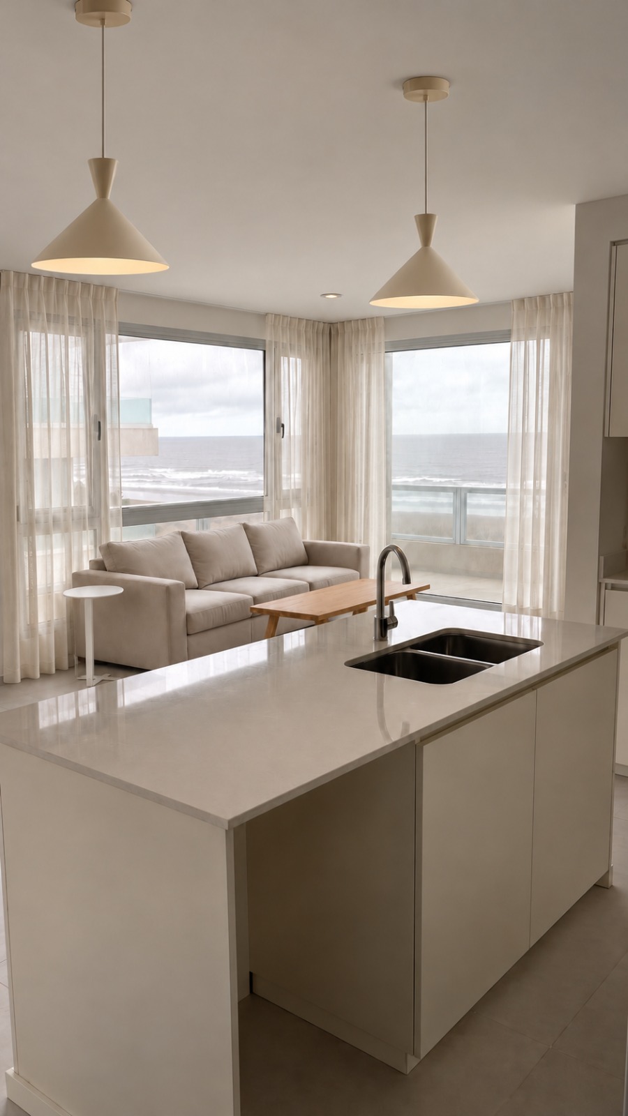 Living con vista al mar del departamento Latitud 3° C, alquiler temporario frente al mar en Monte Hermoso