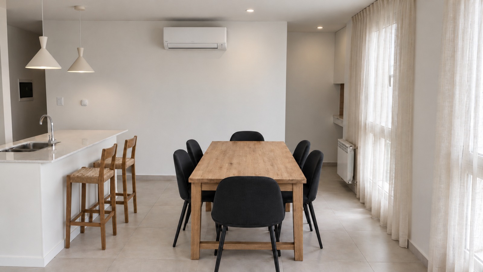 Comedor del departamento Latitud 5° C, frente al mar en Monte Hermoso